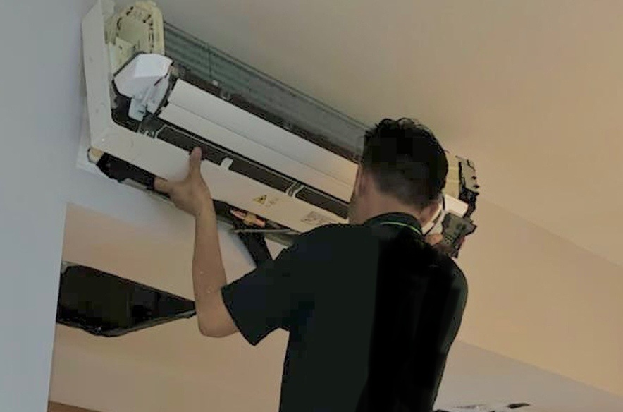 Professional aircond service KL Selangor - Palais Builders chemical wash