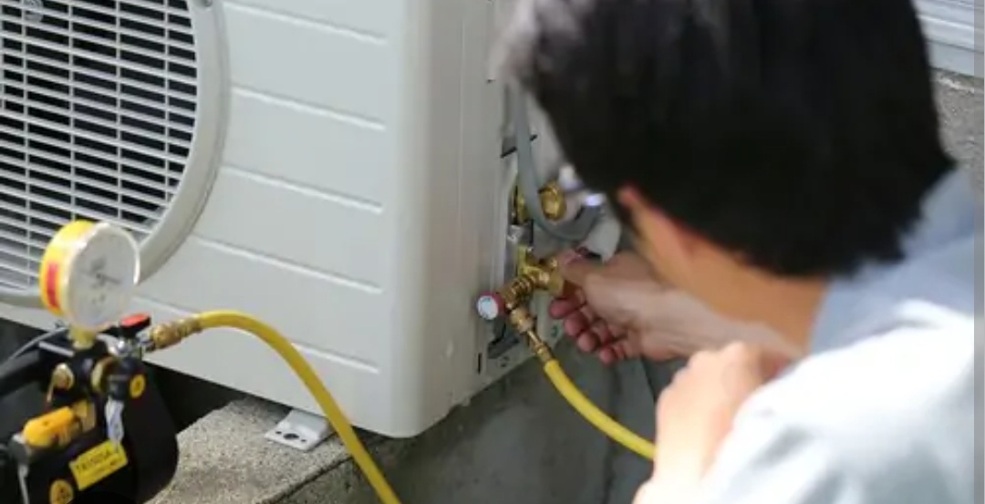 Aircond chemical wash service KL Selangor - Palais Builders